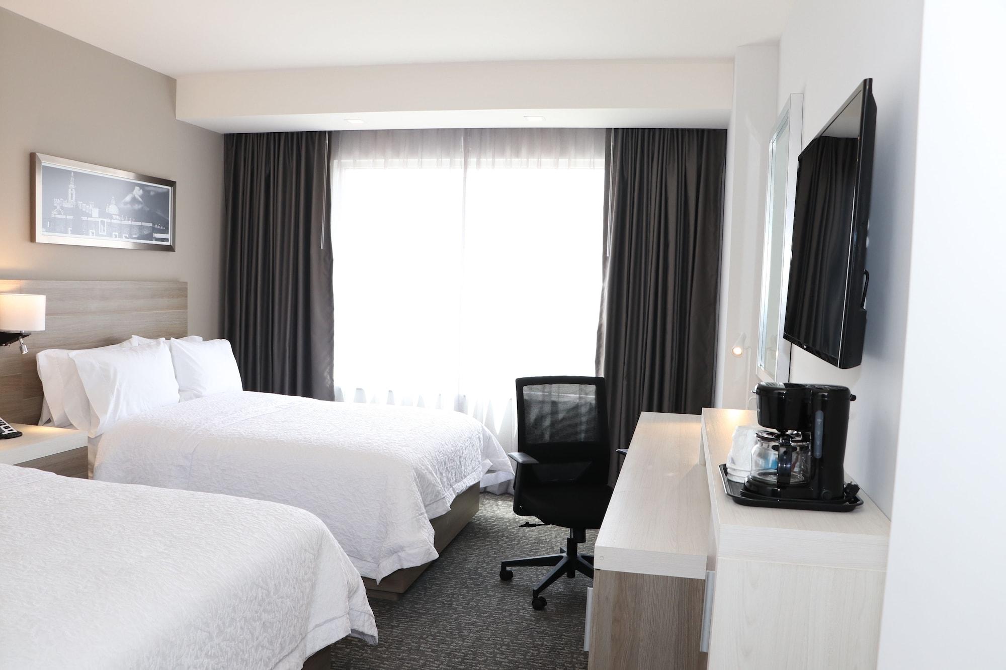 Hampton Inn & Suites By Hilton Puebla Bagian luar foto