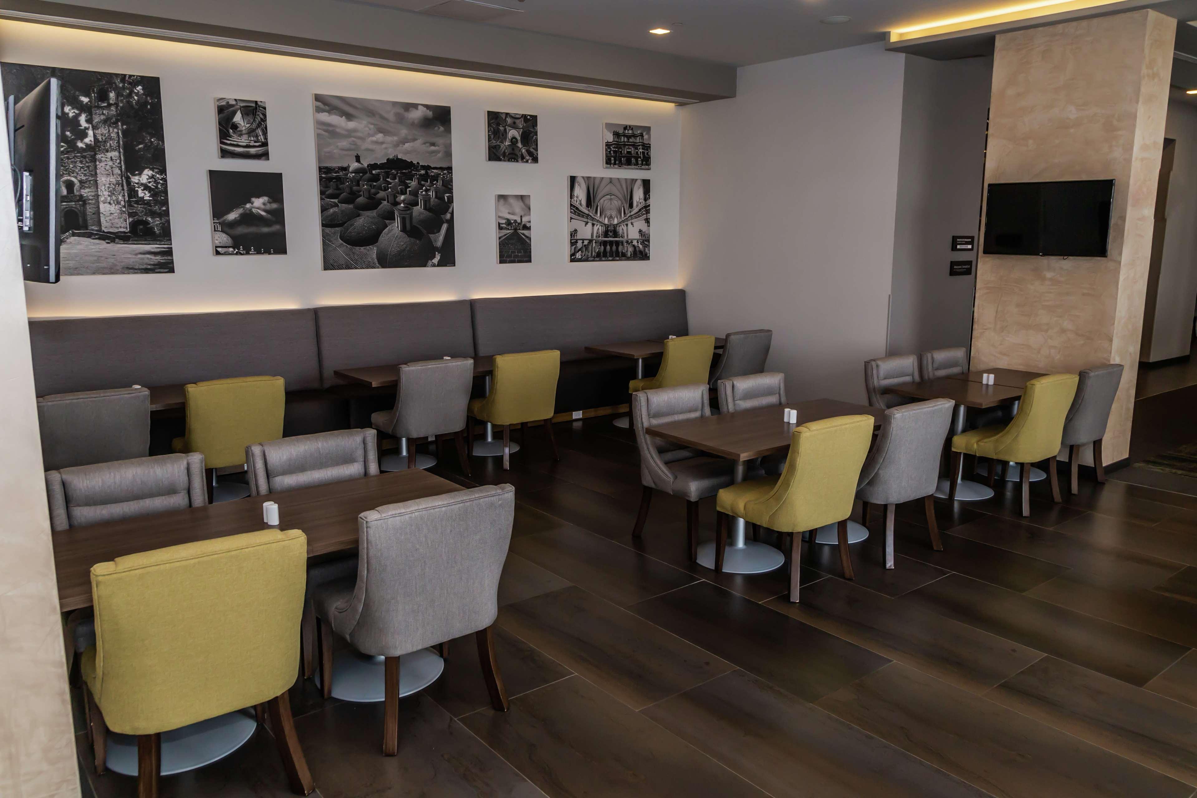 Hampton Inn & Suites By Hilton Puebla Bagian luar foto
