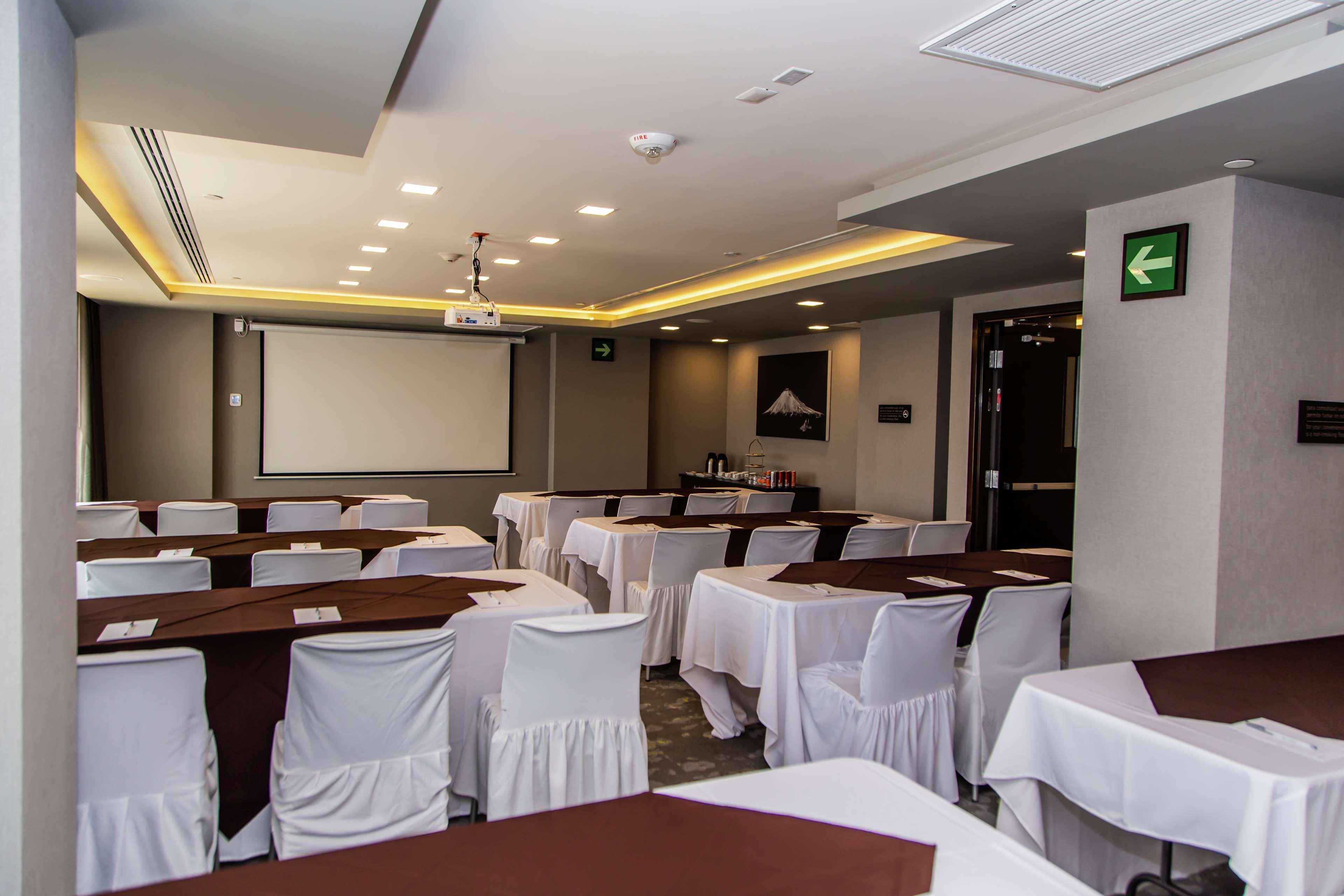 Hampton Inn & Suites By Hilton Puebla Bagian luar foto