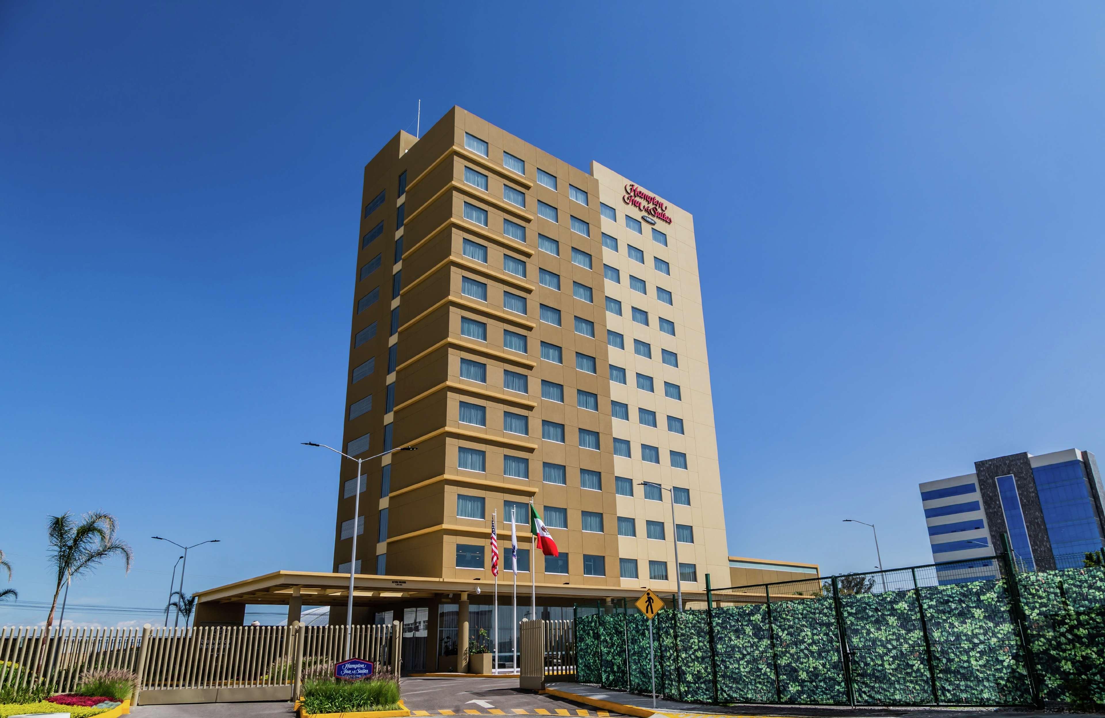 Hampton Inn & Suites By Hilton Puebla Bagian luar foto