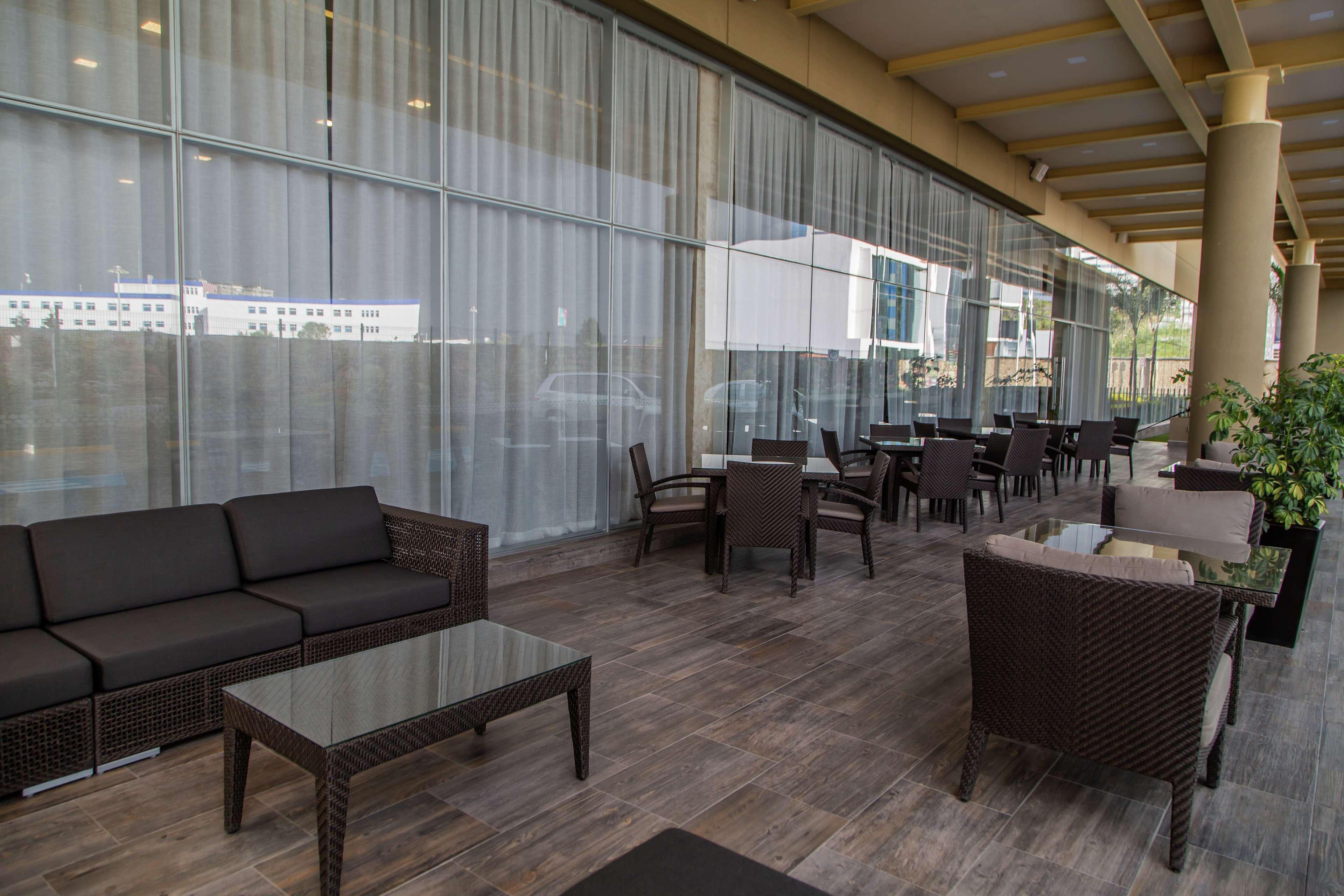 Hampton Inn & Suites By Hilton Puebla Bagian luar foto