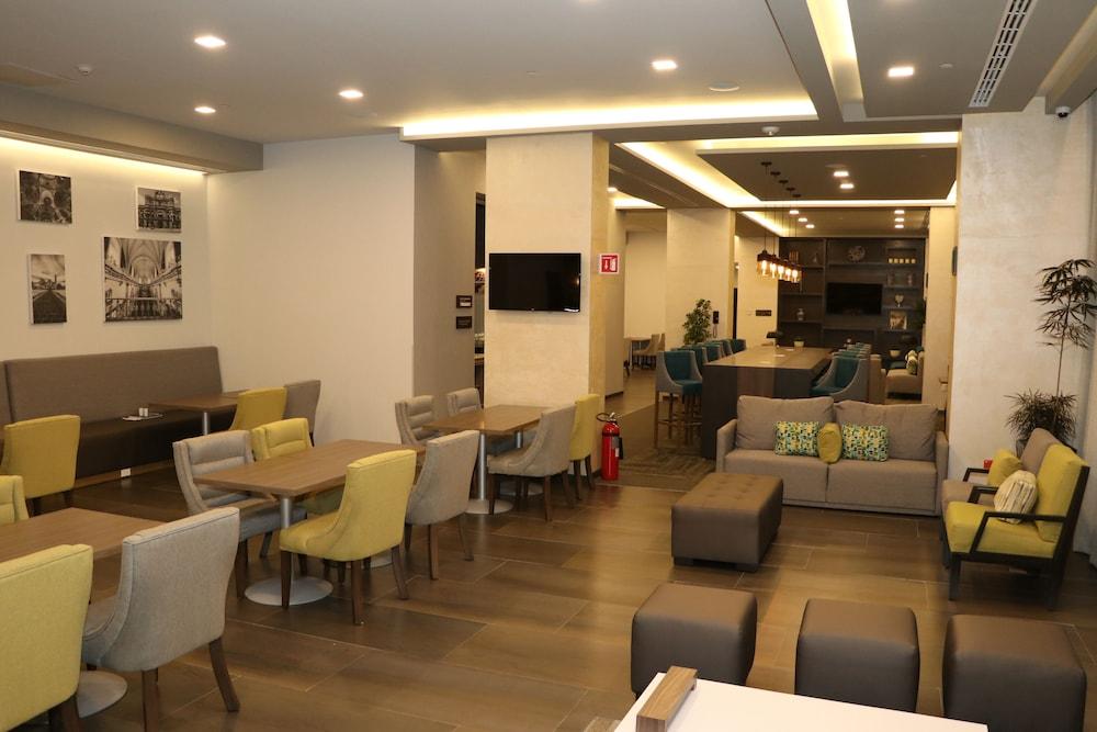 Hampton Inn & Suites By Hilton Puebla Bagian luar foto