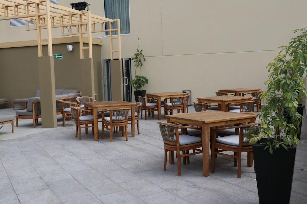Hampton Inn & Suites By Hilton Puebla Bagian luar foto