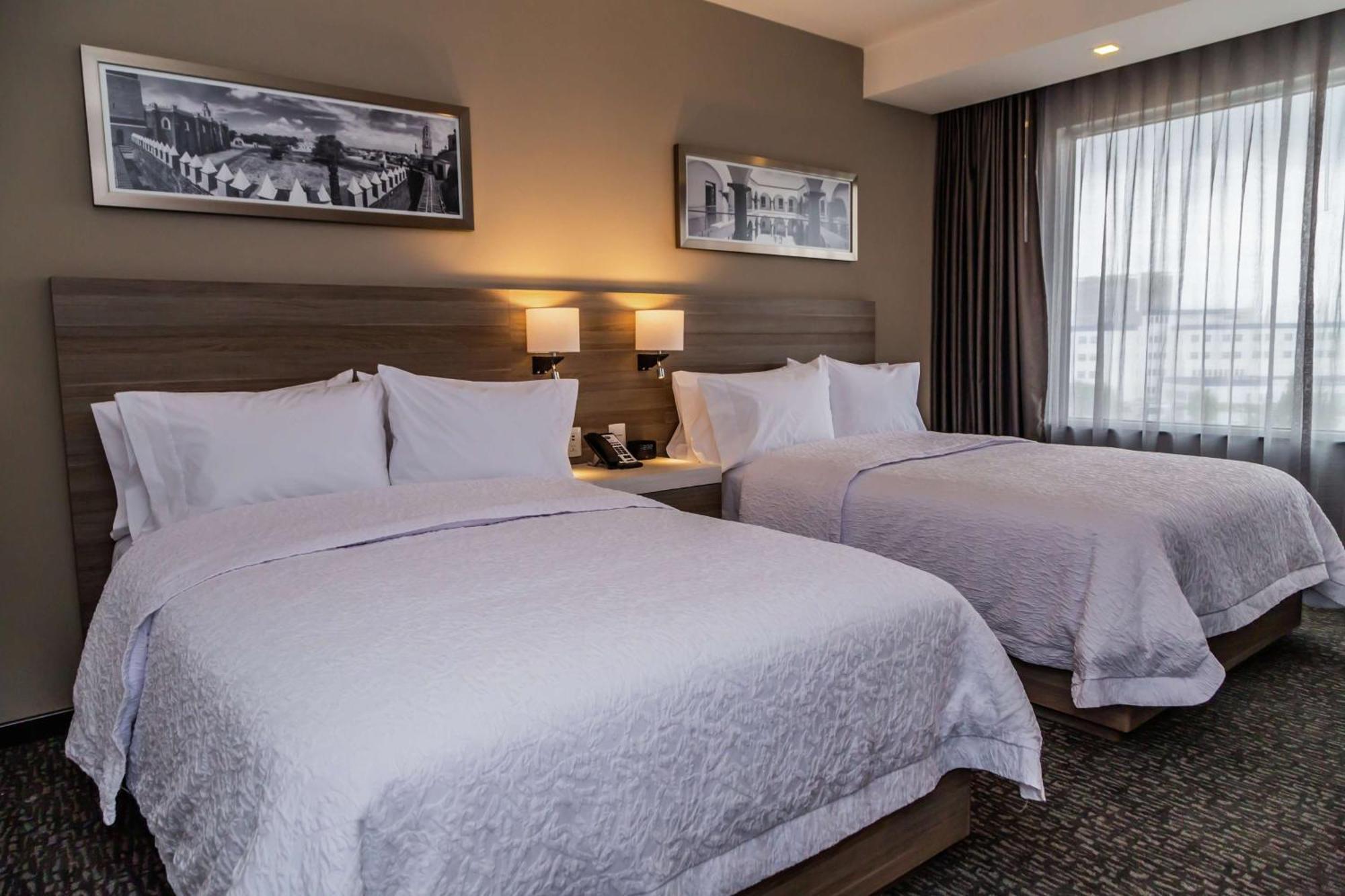 Hampton Inn & Suites By Hilton Puebla Bagian luar foto