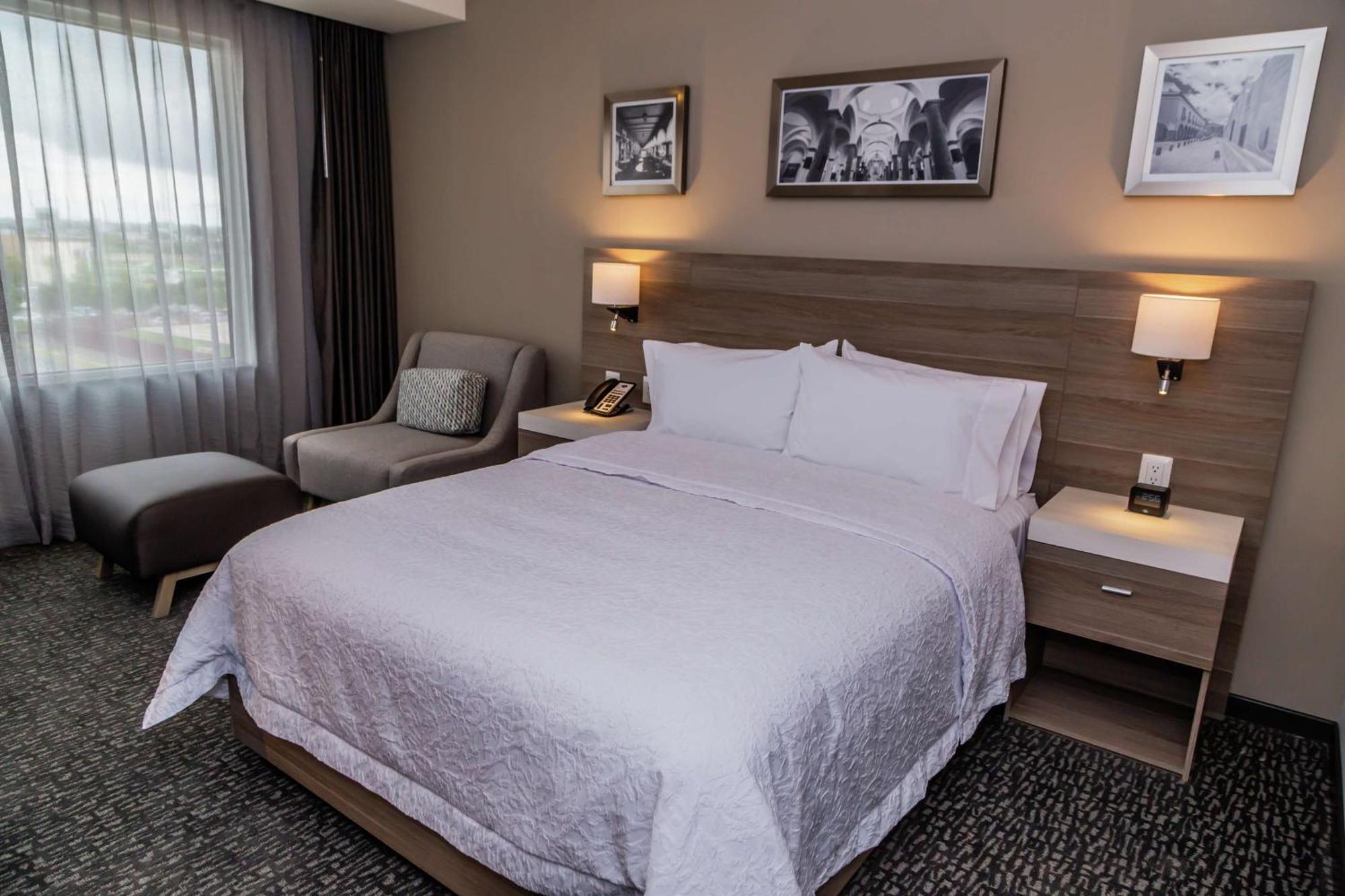 Hampton Inn & Suites By Hilton Puebla Bagian luar foto